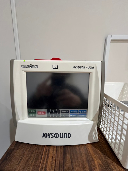 チョコザップのカラオケルーム内に置かれている機種