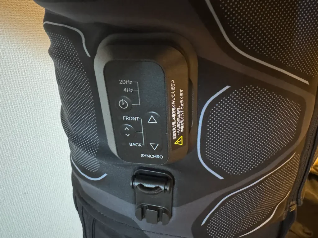 コントローラーをつけている様子